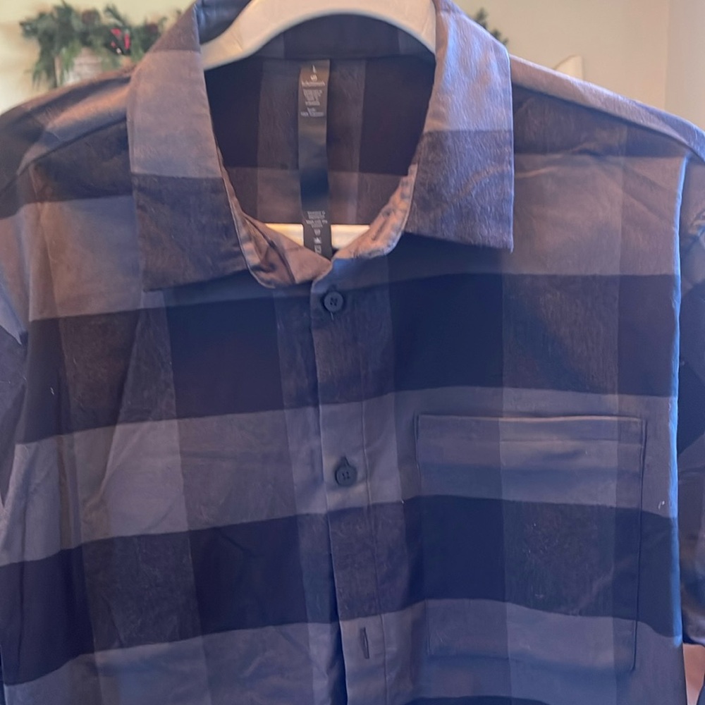 Men’s Lululemon black/gray flannel button-down, long sleeve shirt size large.